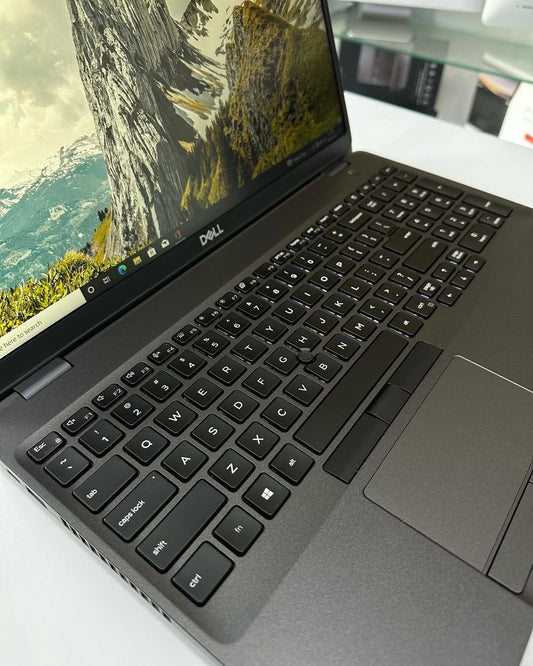 💻 Dell Latitude 5500 | 15.6″ FHD • i7 8th • 16GB RAM • 512GB SSD • Premium Work ✨